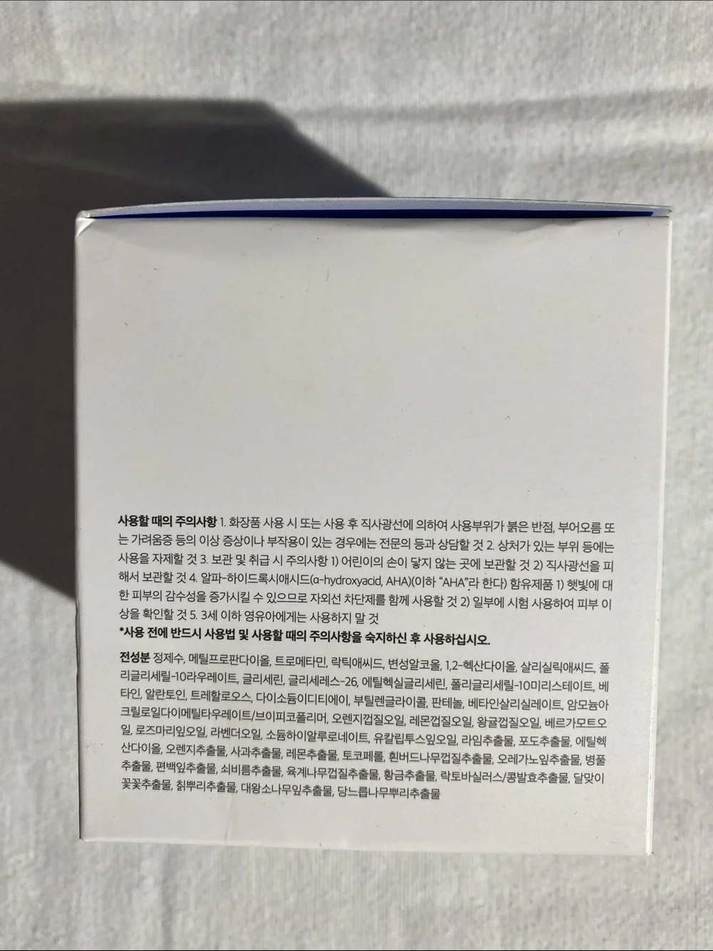 Medicube Zero Pore Pad – White & Blue